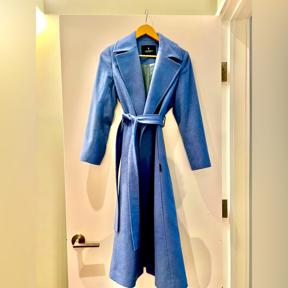 Lenoci Italian designer 100% Cashmere coat. Made in Italy.